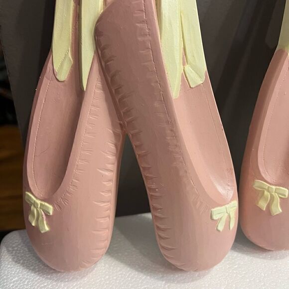 HOMCO Pair of Vintage Dance Slippers, 1991 Ballet Wall Plaques - Picture 3 of 6